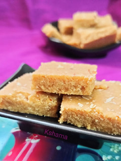 સુખડી (Sukhdi Recipe in Gujarati) રેસીપી મુખ્ય ફોટો