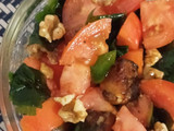 Ensalada de tomate, calabacín y algas wakame