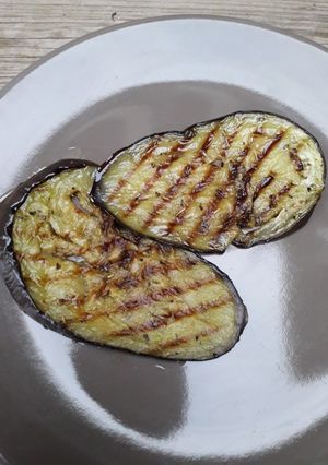Une photo de Aubergines grillées au barbecue