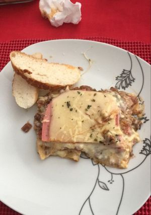 Una foto de Lasaña de carne y calabresa