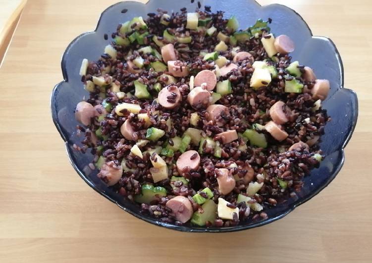 Insalata di riso nero e rosso integrali