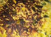 Una foto de condimentos para tortilla de papa