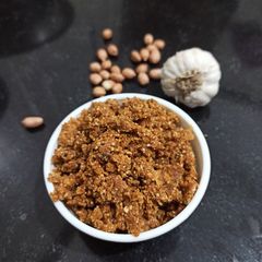 A picture of Garlic and peanut Chutney.