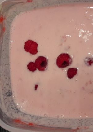 Egyszerű hideg málnakrémleves recept fotója