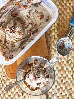 Foto de Gelado chocolate e nozes pecan