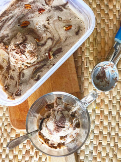 Foto de Gelado chocolate e nozes pecan