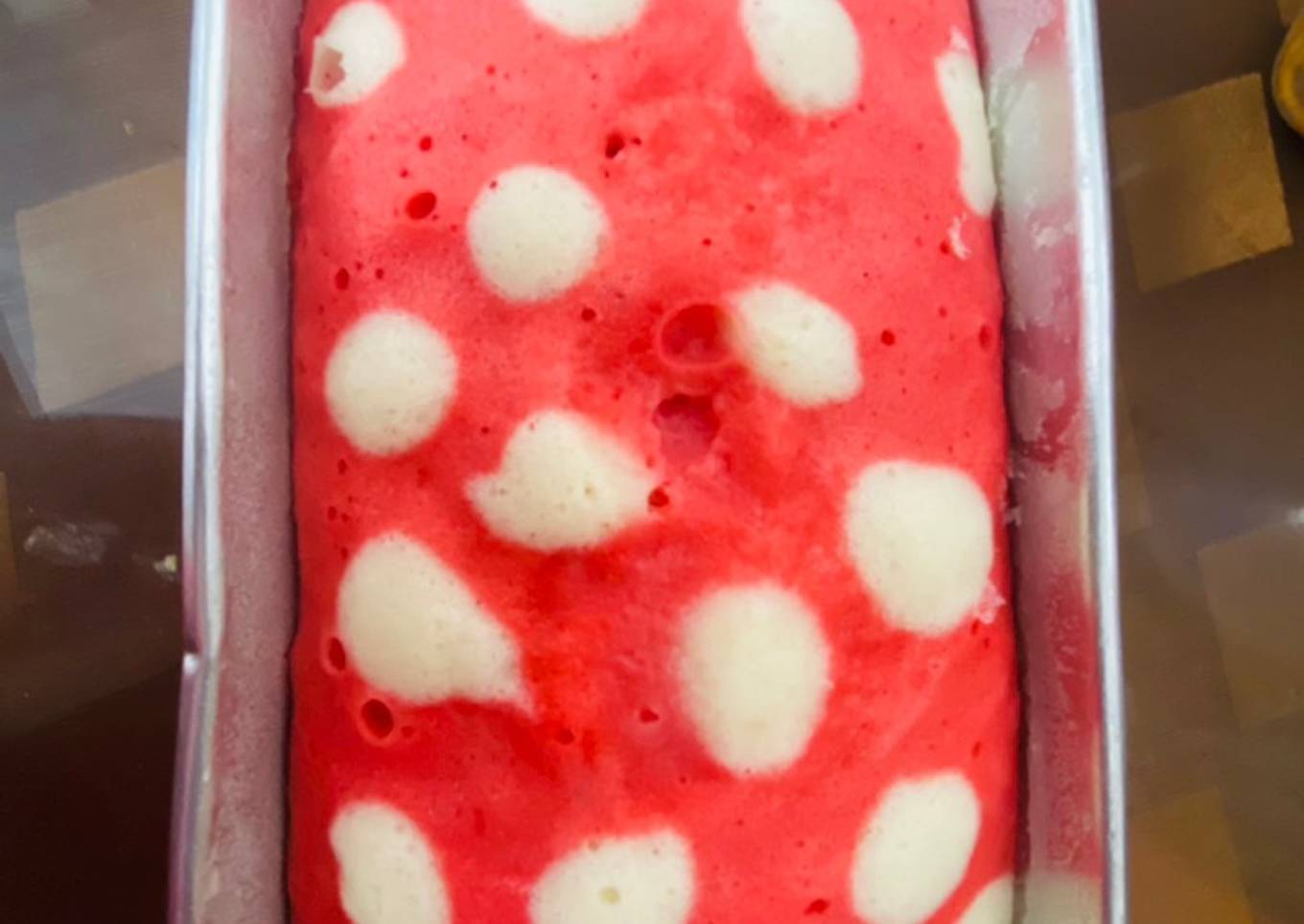 Bolu kukus red velvet polkadot - resep kuliner nusantara