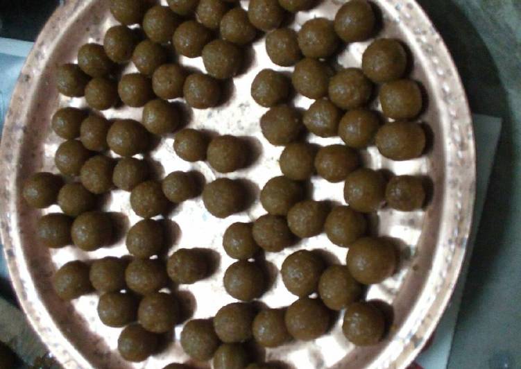 Coconut jaggery laddu (naru)