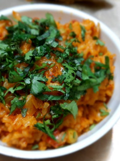 પાઉંભાજી ખીચડી (Pavbhaji Khichadi Recipe In Gujarati) રેસીપી મુખ્ય ફોટો