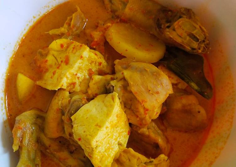 Kare Ayam "Ny. Tini" Top Markotop