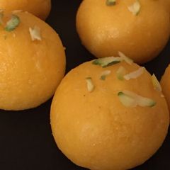 Custard flavoured Paneer ladoos A picture of Custard flavoured Paneer ladoos.