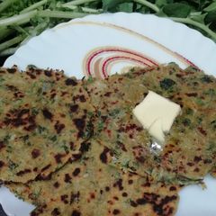 A picture of Radish Nachni Roti.
