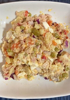 Una foto de Ensaladilla rusa con bonito