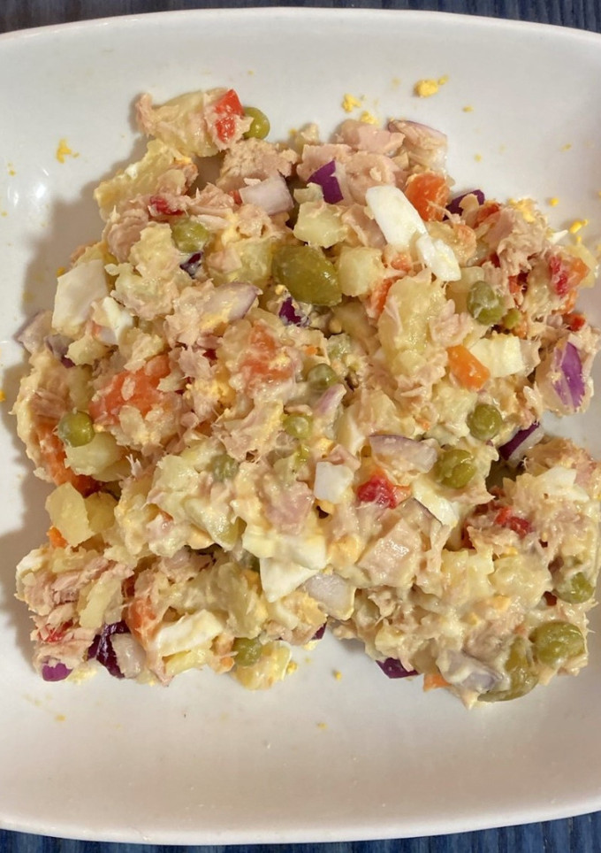 Una foto de Ensaladilla rusa con bonito