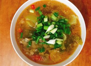 Hình của món Canh cải chua nấu bò.