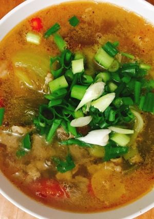 Hình của món Canh cải chua nấu bò.