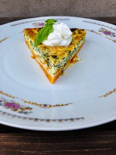 O poză a rețetei Quiche pe pat de cartofi dulci cu ricotta și baby spanac.