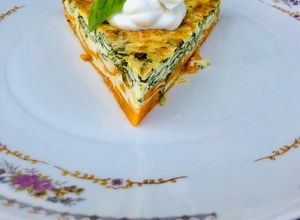 O poză a rețetei Quiche pe pat de cartofi dulci cu ricotta și baby spanac.