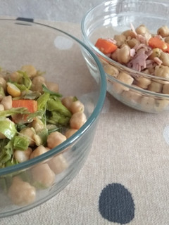 Una foto de Garbanzos con verduras o jamón