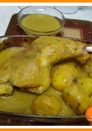 Una foto de Muslo de pavo en salsa de cebolla