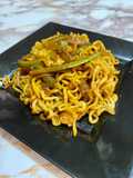 Fideos salteados