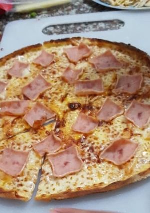 Una foto de Pizzeta con pan Árabe