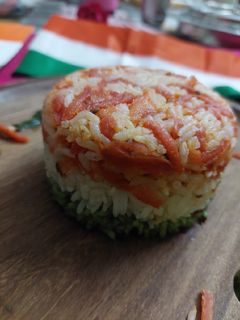 तिरंगा पुलाव (tiranga pulao recipe in Hindi) रेसिपी मुख्य फोटो