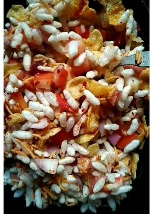 A picture of Mumbai bhel.