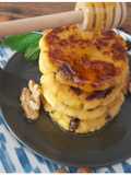Tortitas de polenta con frutos secos -en sartén-