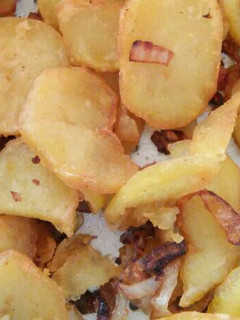 A picture of Saute potatoes with onions.