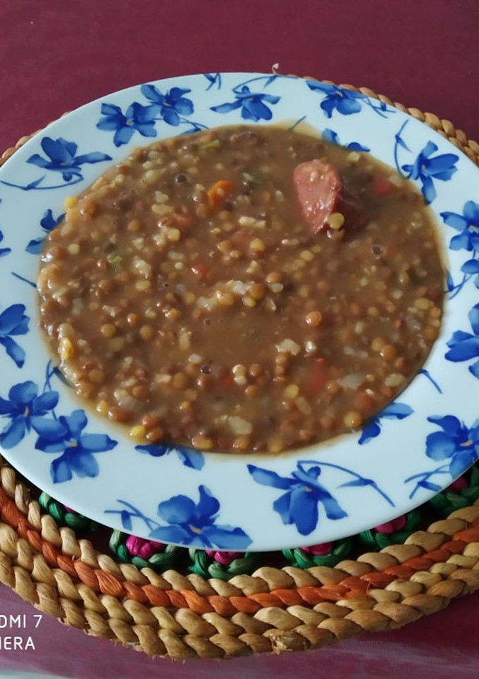 Una foto de Lentejas estofadas, con chorizo y panceta