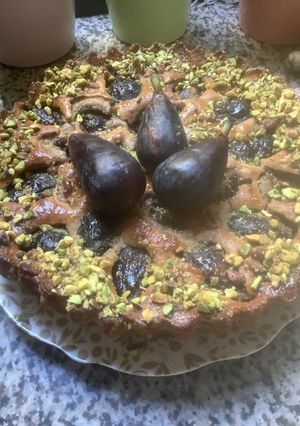 Une photo de Cake 🪺figues noix 🌰 pistaches 🍯