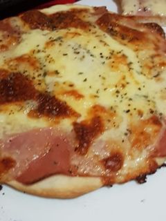 Una foto de Pizza casera💖🍕 Fácil y súper rica