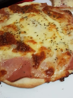 Una foto de Pizza casera💖🍕 Fácil y súper rica