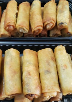 Hình của món Bánh tráng bía tươi cuốn chả giò.