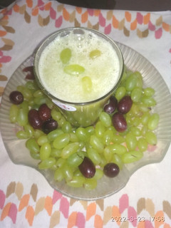 લીલી દ્રાક્ષ નો જ્યુસ (Green Grapes Juice Recipe In Gujarati) રેસીપી મુખ્ય ફોટો