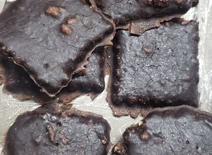 Una foto de Galletas  RAW con baño de chocolate