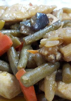 Una foto de Pollo con verduras y salsa de soja