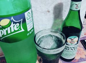 Una foto de Branca menta con sprite😋