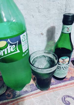 Una foto de Branca menta con sprite😋