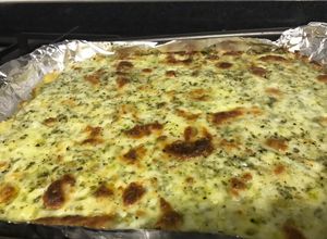 Una foto de Pizza de Brócoli! Muy rica y una gran manera de incorporar vegetales en tu dieta