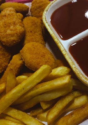 صورة لوصفة تشيكن ناجتس Chicken Nugget مع بطاطا 😉