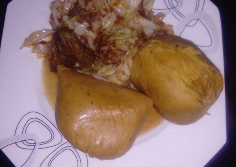 Moimoi Garnished with Cabbage beef stew