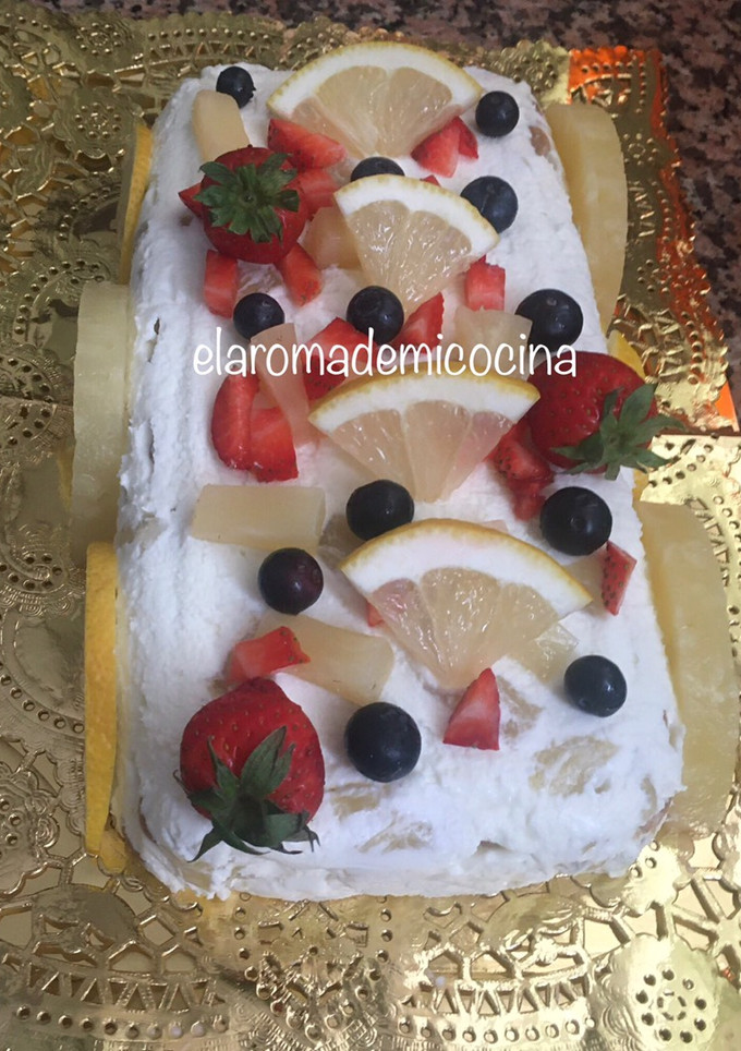 Una foto de Tarta fría de piña y limón