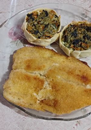 Una foto de Mini tartas de atún y milanesa de filet de pejerrey