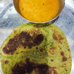 A picture of Palak ka parantha.