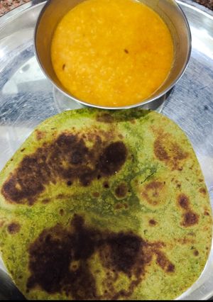 A picture of Palak ka parantha.