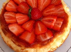 Una foto de Tarta de queso la Viña con fresas