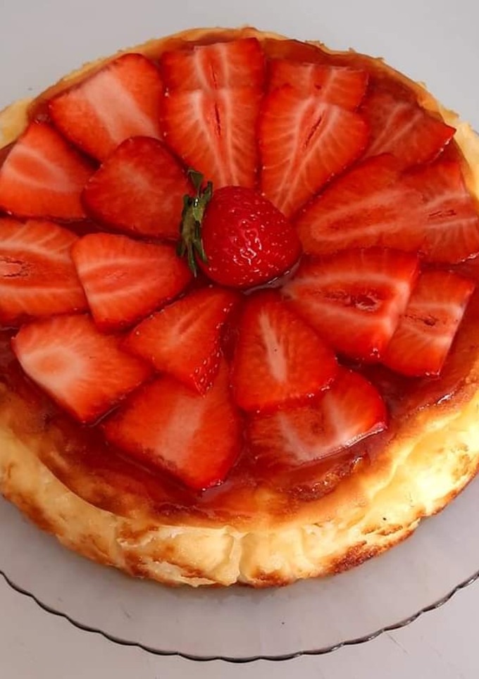 Una foto de Tarta de queso la Viña con fresas