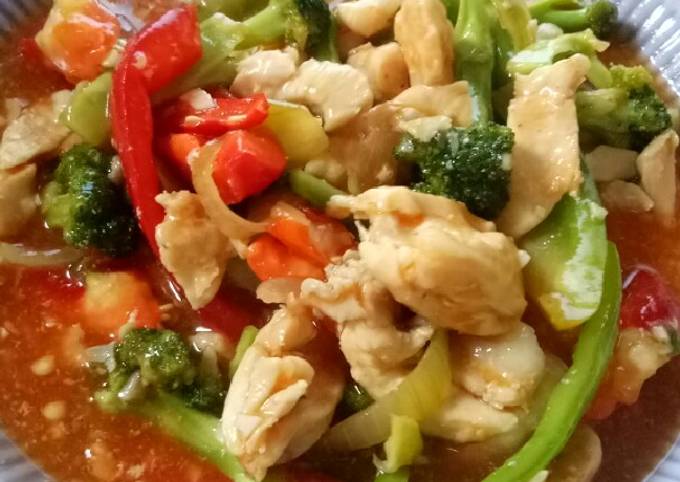 Bagaimana Menyiapkan Ayam Saus Asam Manis, Sempurna